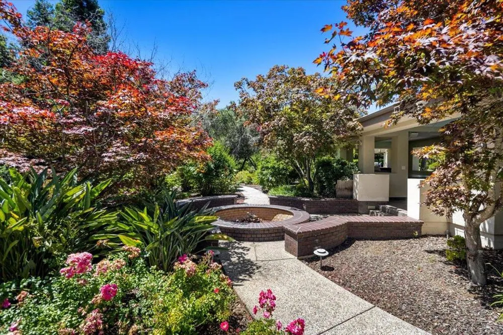 20040 Spaich Court Saratoga, CA 95070