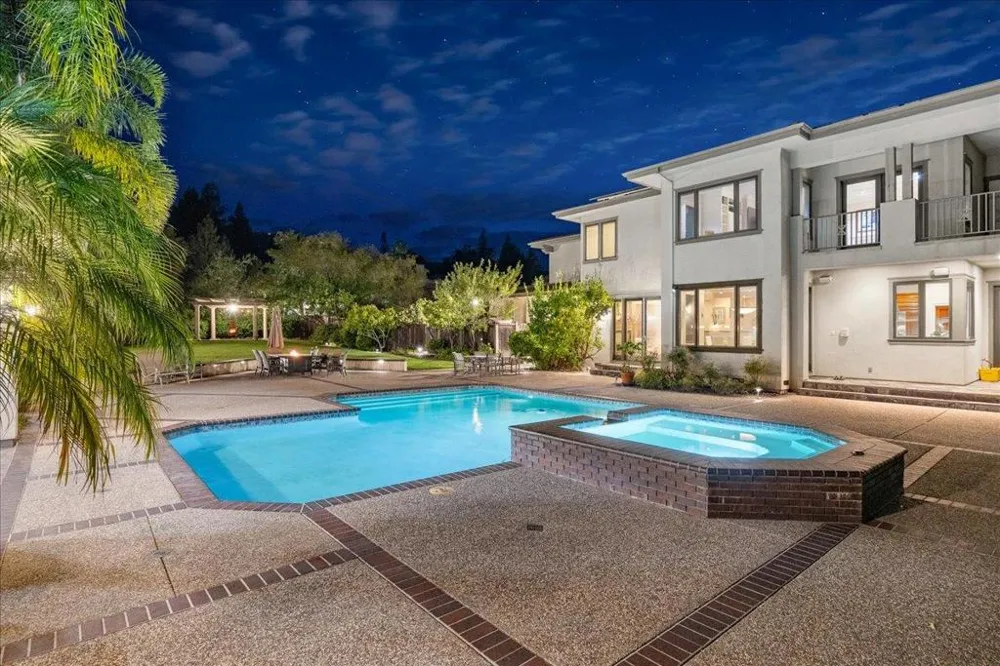 20040 Spaich Court Saratoga, CA 95070