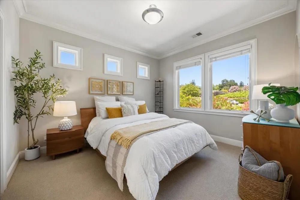 20040 Spaich Court Saratoga, CA 95070