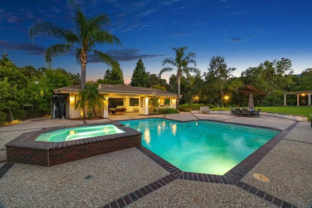 20040 Spaich Court Saratoga, CA 95070