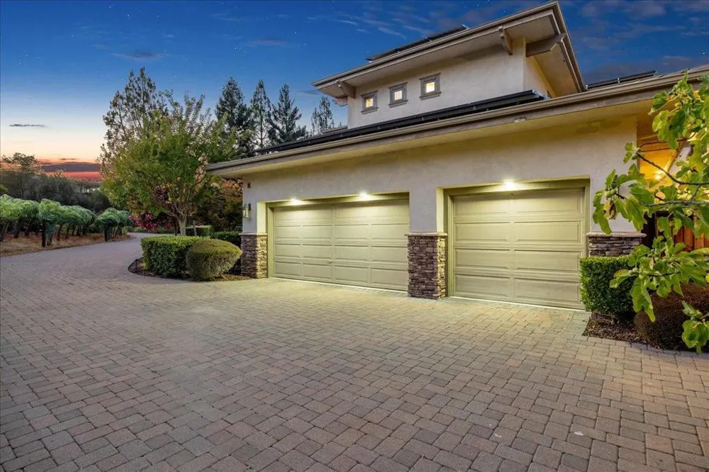 20040 Spaich Court Saratoga, CA 95070