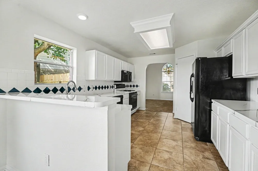 5123 Chase Park Gate Street Bacliff, TX 77518