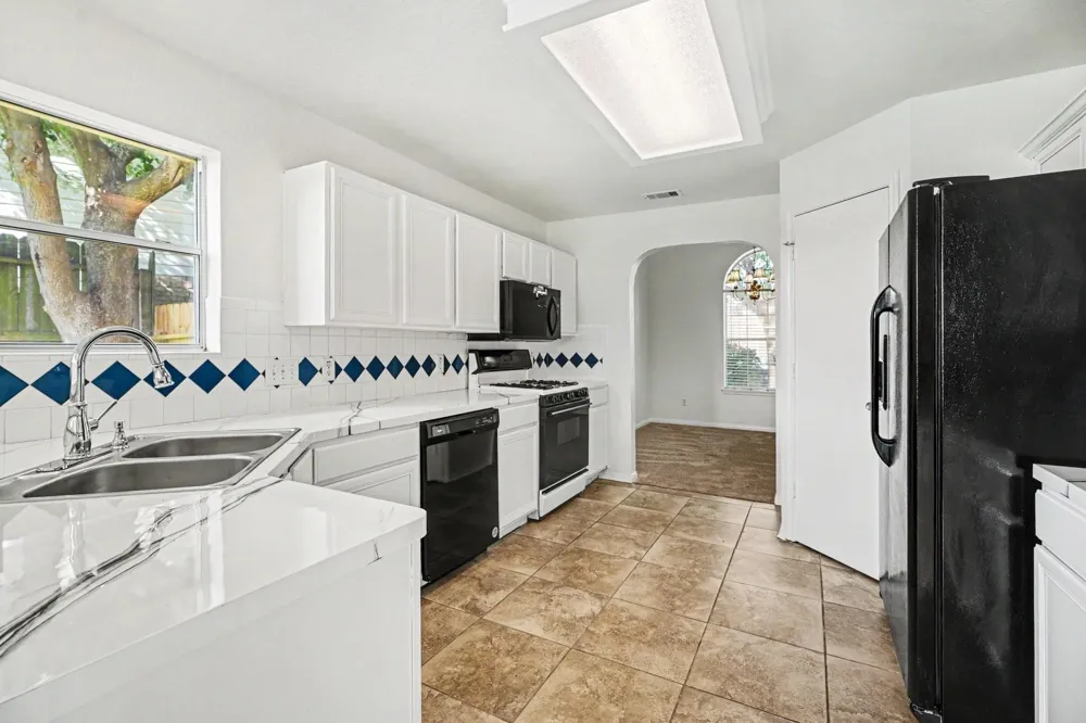 5123 Chase Park Gate Street Bacliff, TX 77518