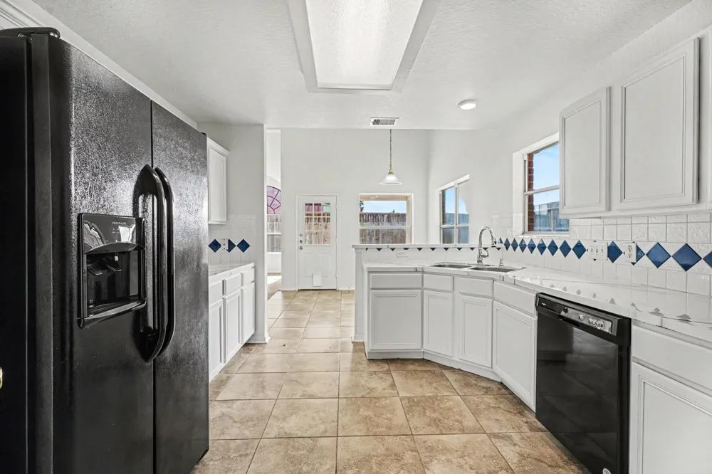 5123 Chase Park Gate Street Bacliff, TX 77518