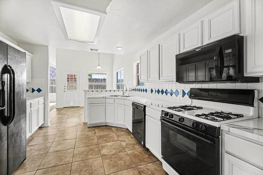 5123 Chase Park Gate Street Bacliff, TX 77518