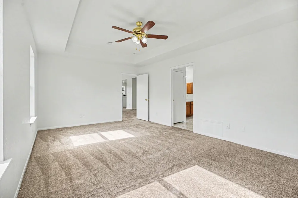 5123 Chase Park Gate Street Bacliff, TX 77518