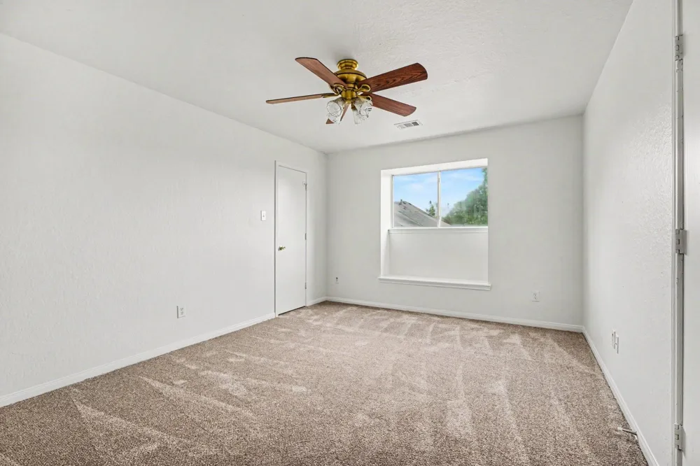 5123 Chase Park Gate Street Bacliff, TX 77518