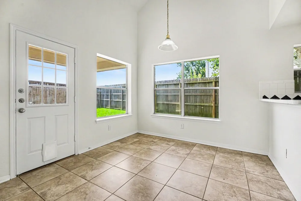 5123 Chase Park Gate Street Bacliff, TX 77518
