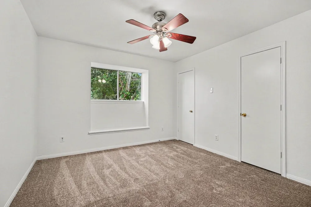 5123 Chase Park Gate Street Bacliff, TX 77518