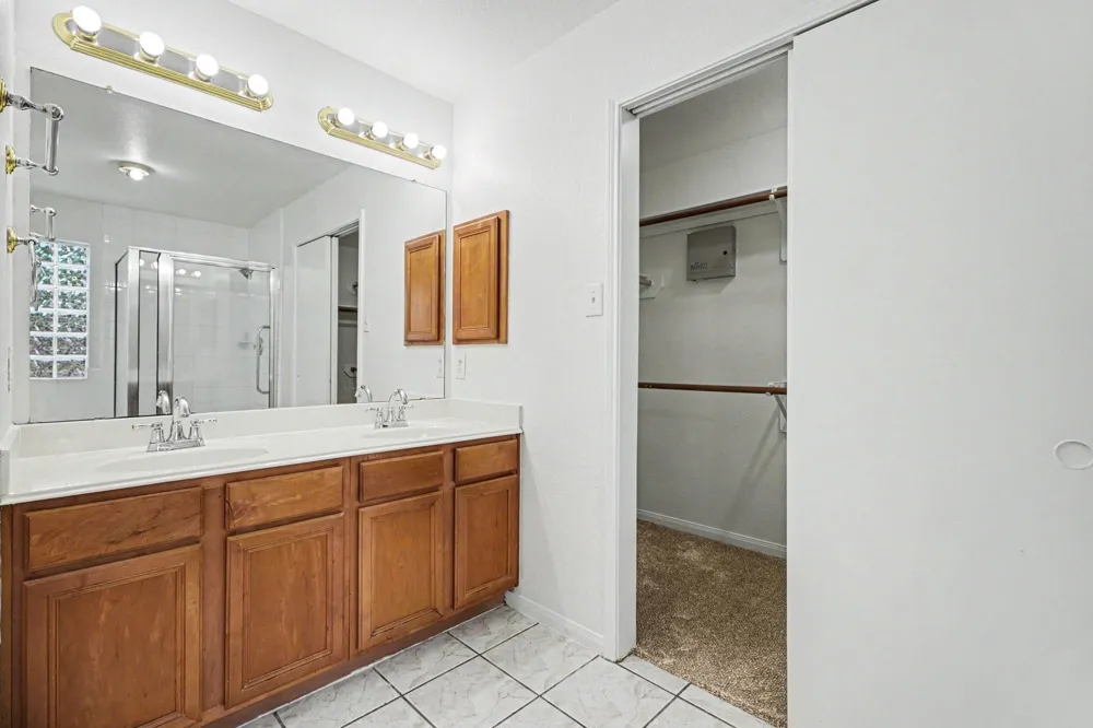 5123 Chase Park Gate Street Bacliff, TX 77518