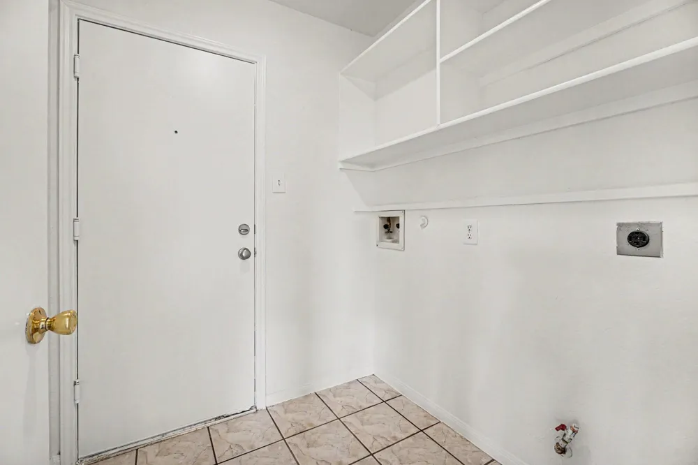 5123 Chase Park Gate Street Bacliff, TX 77518