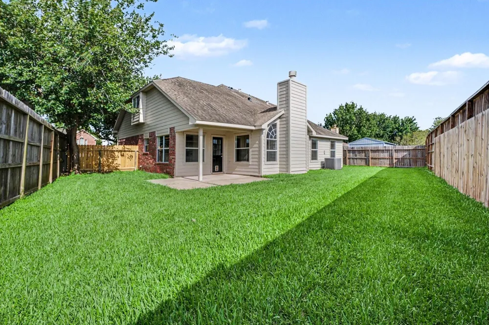 5123 Chase Park Gate Street Bacliff, TX 77518