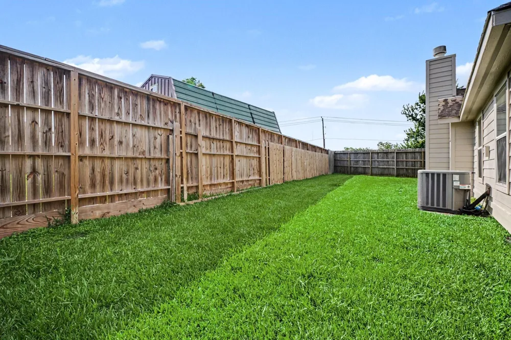 5123 Chase Park Gate Street Bacliff, TX 77518