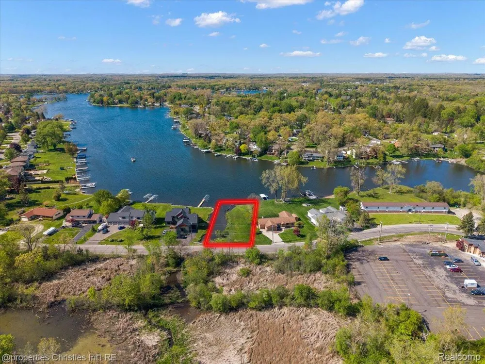 188 Wolverine Drive Wolverine Lake Village, MI 48390