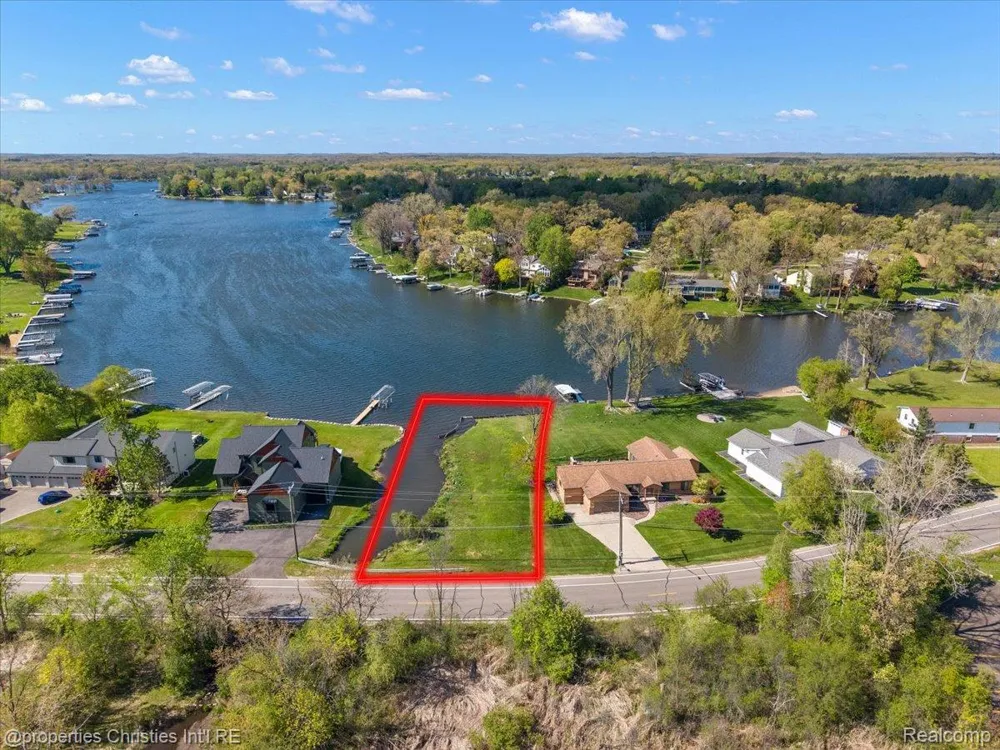 188 Wolverine Drive Wolverine Lake Village, MI 48390