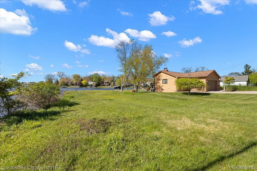 188 Wolverine Drive Wolverine Lake Village, MI 48390