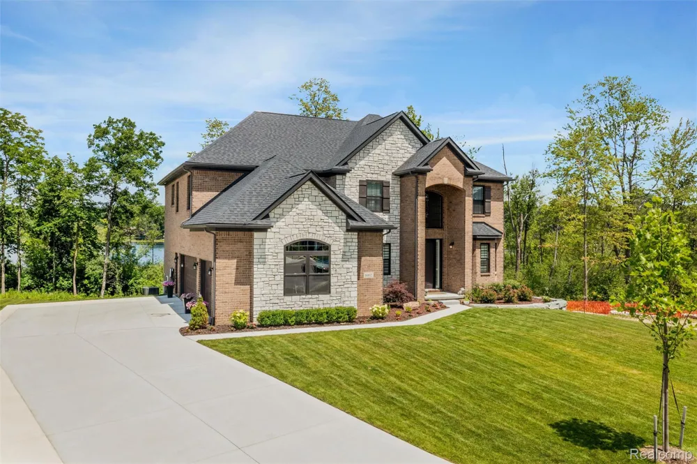 6002 Monarch Clarkston City, MI 48348