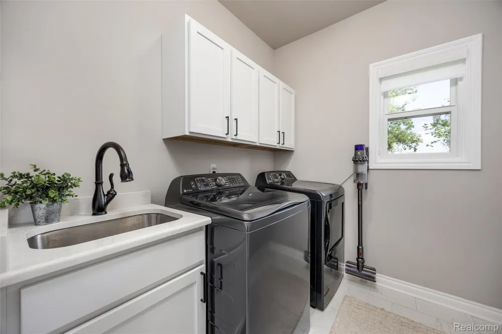 6002 Monarch Clarkston City, MI 48348