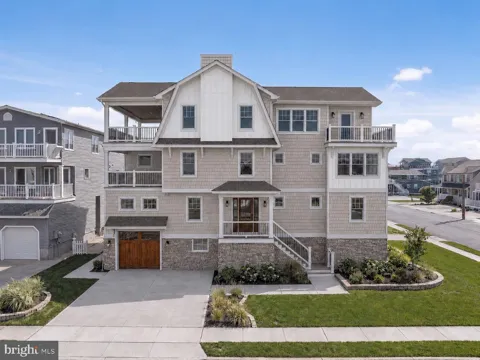 1106 E BEACH AVENUE