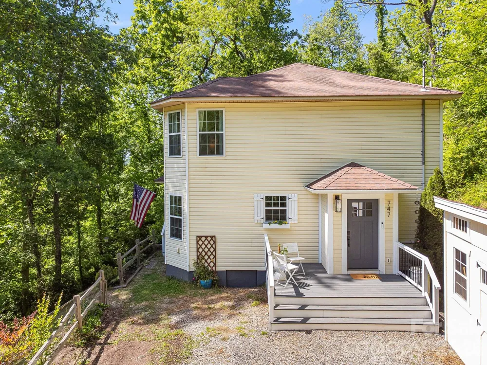 747 Osborne Road Clyde, NC 28721