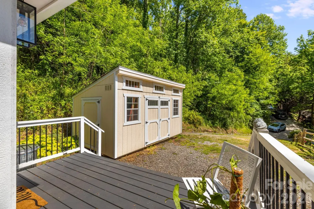 747 Osborne Road Clyde, NC 28721