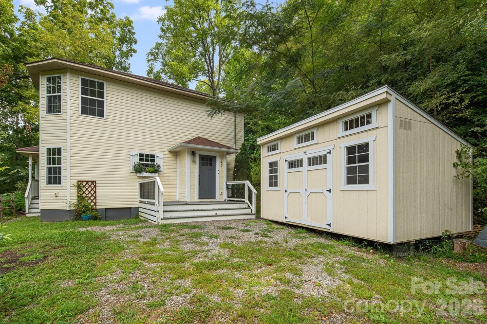 747 Osborne Road Clyde, NC 28721