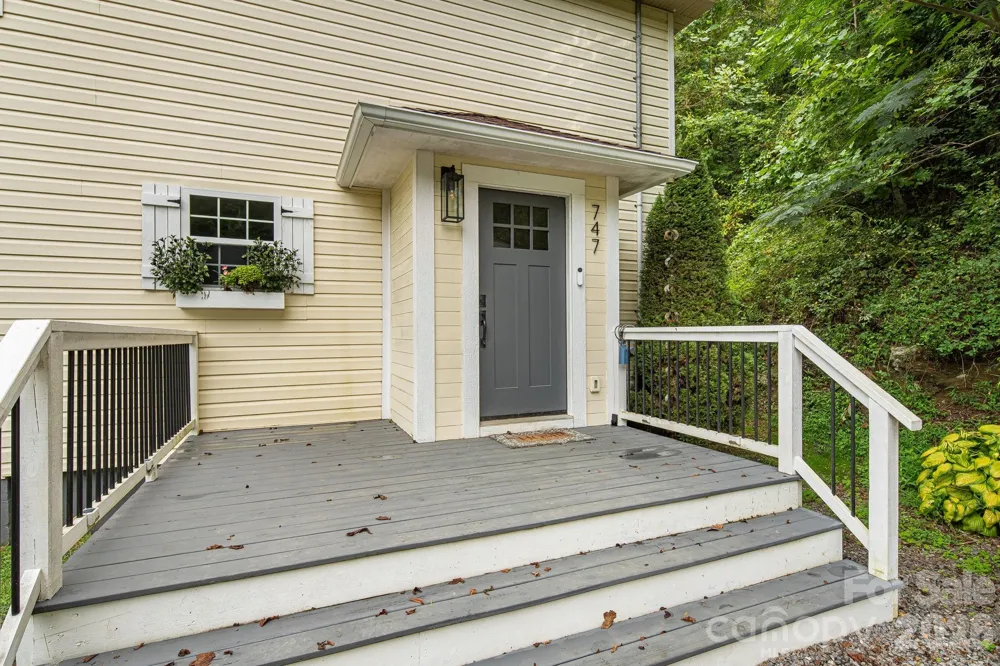 747 Osborne Road Clyde, NC 28721