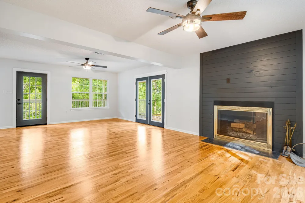 747 Osborne Road Clyde, NC 28721