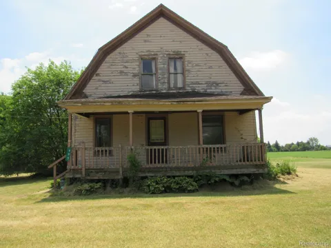 695 W Cass Avenue Road