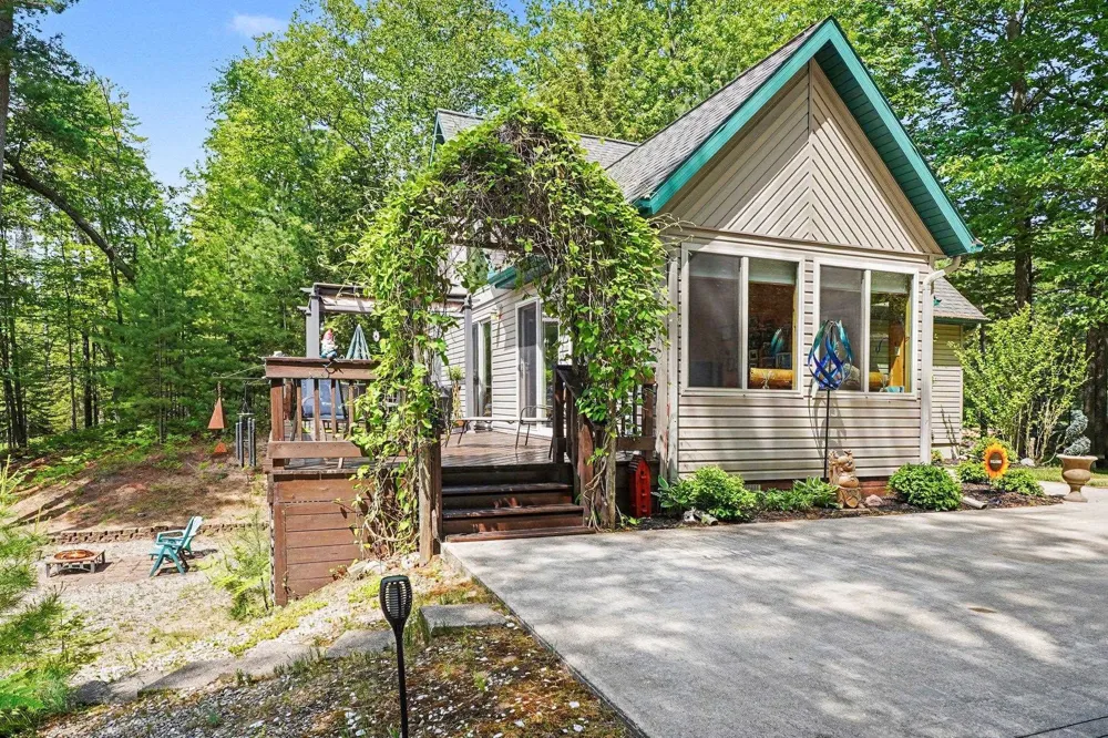 4915 Johnson Avenue Plainfield Township, MI 48739