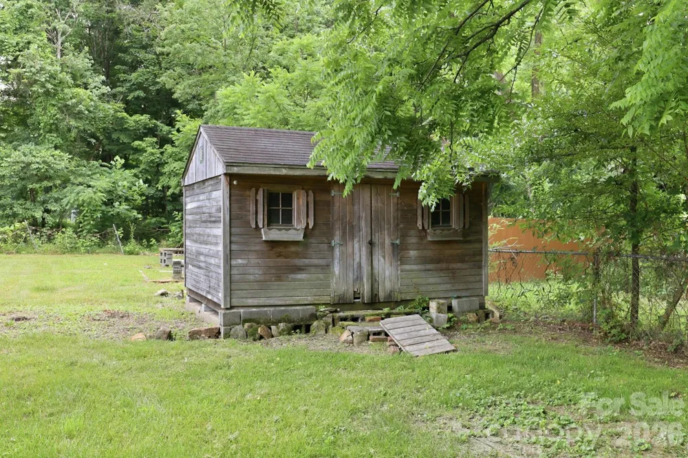 226 Vance Avenue Black Mountain, NC 28711