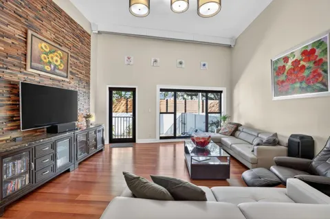 3000 NE 8th Terrace #B4