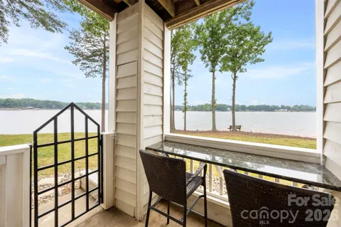 907 Southwest Drive
