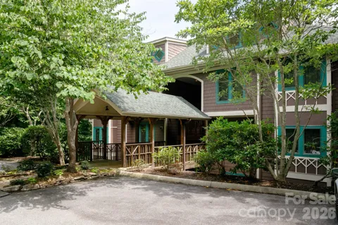 222 Creekside Way #D301