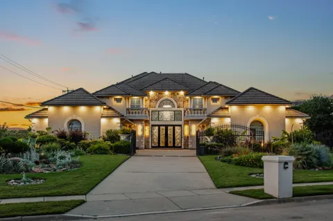 3704 Kingfisher Court