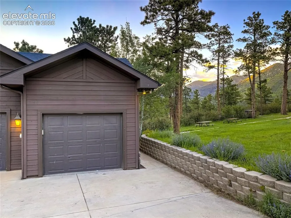 4660 Hagerman Avenue Cascade, CO 80809