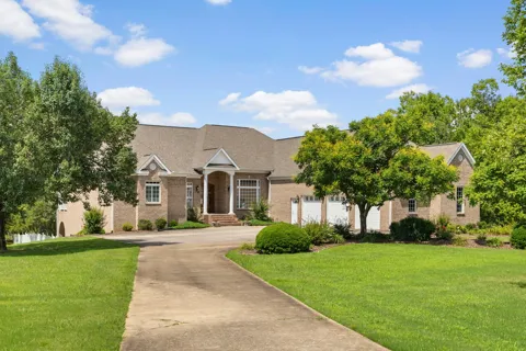 101 E Meadow Hill Dr