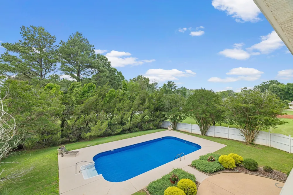 101 E Meadow Hill Dr Florence, AL 35633