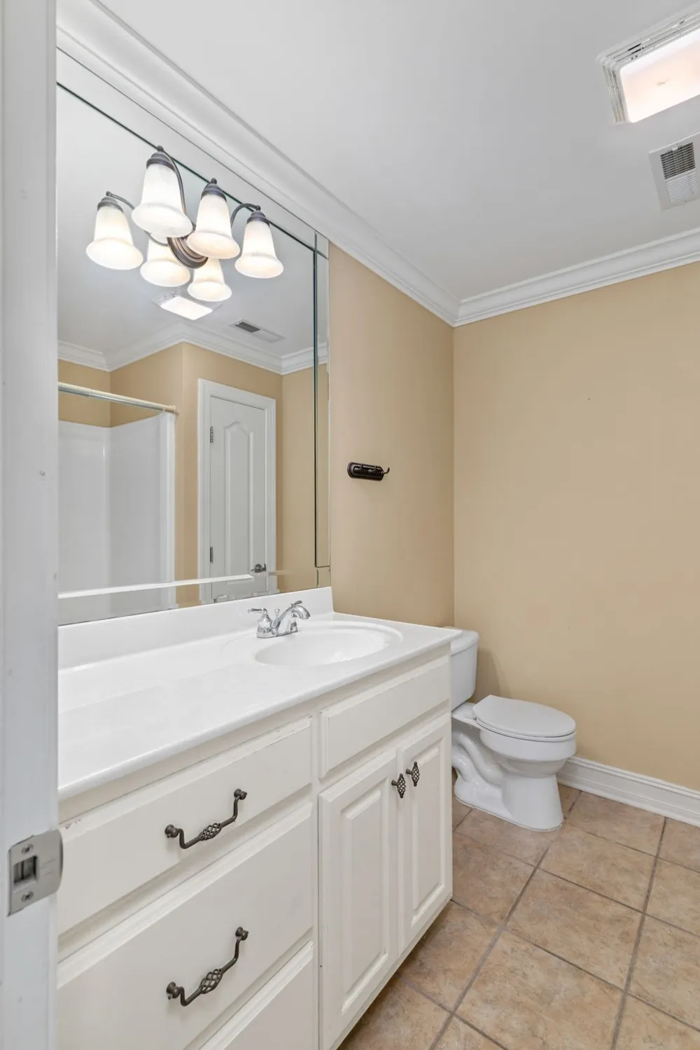 101 E Meadow Hill Dr Florence, AL 35633