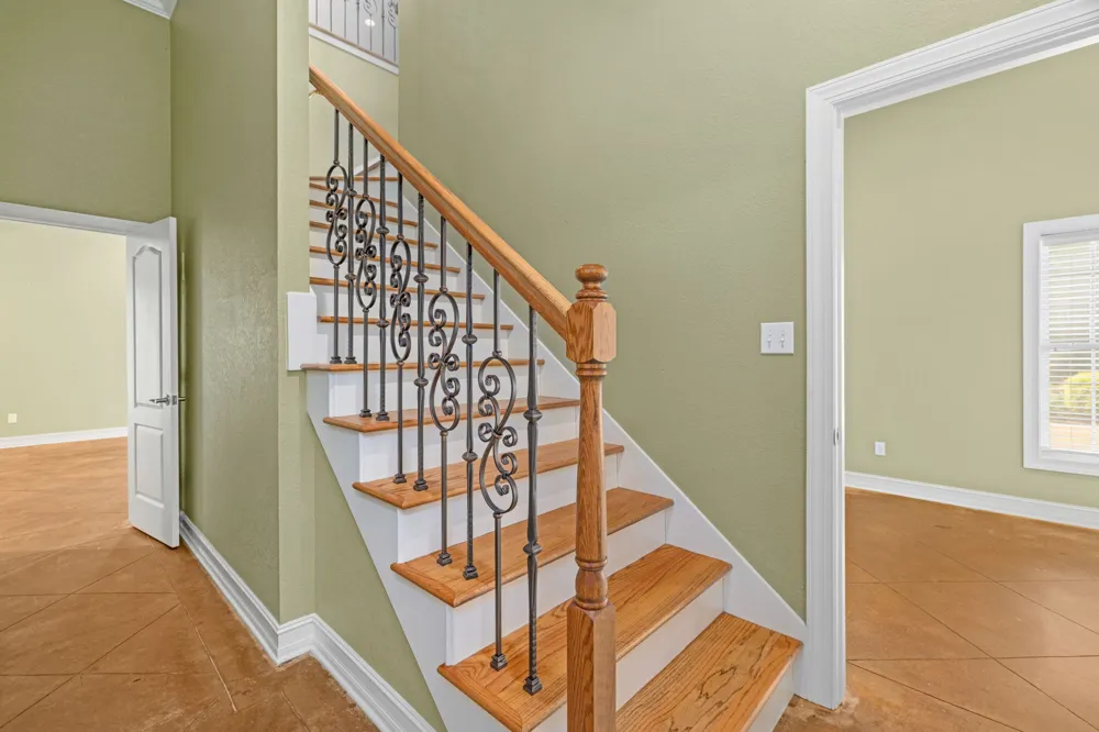 101 E Meadow Hill Dr Florence, AL 35633