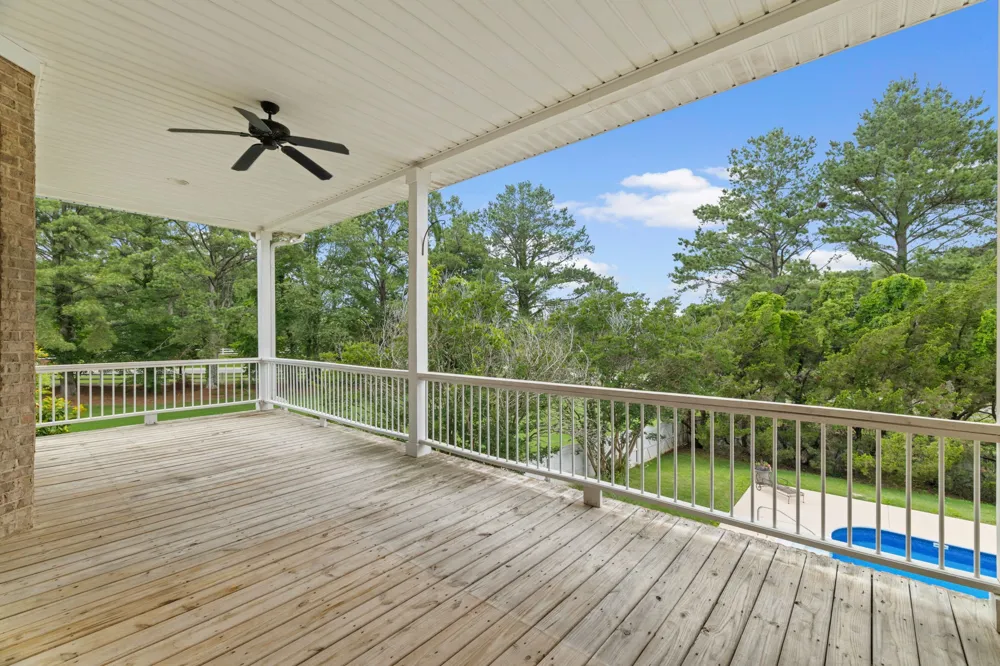 101 E Meadow Hill Dr Florence, AL 35633