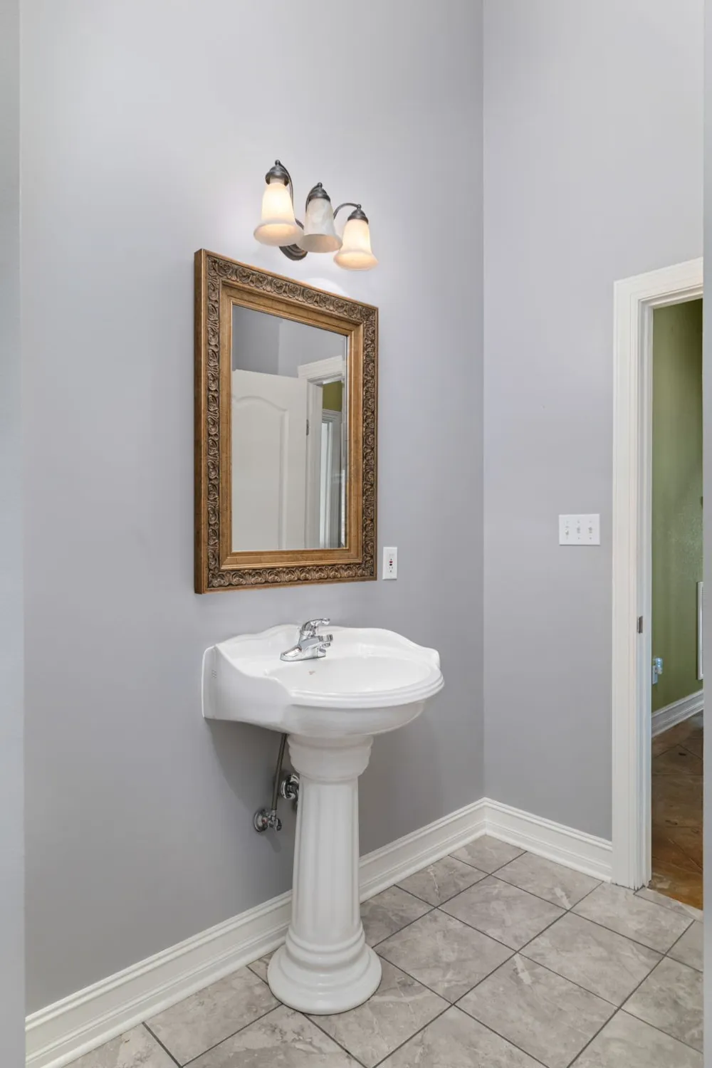 101 E Meadow Hill Dr Florence, AL 35633
