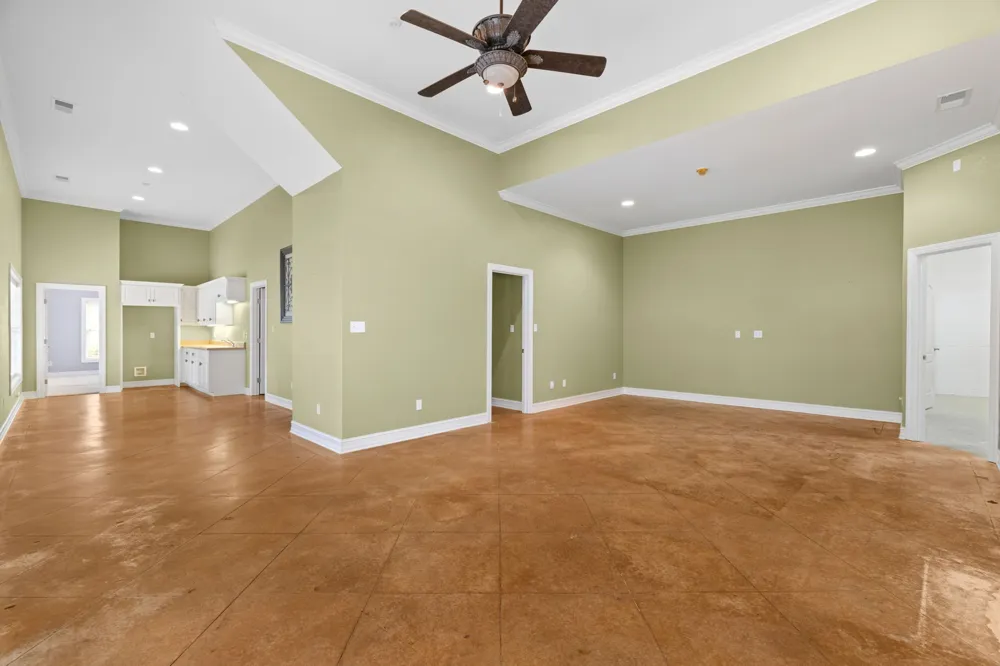 101 E Meadow Hill Dr Florence, AL 35633
