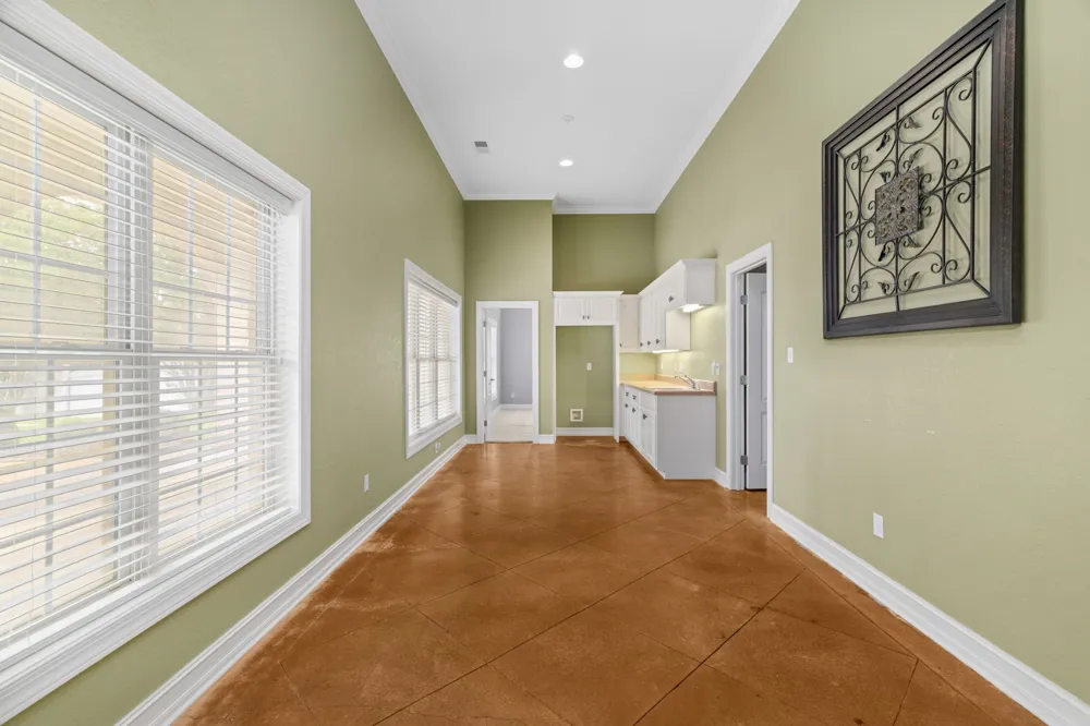 101 E Meadow Hill Dr Florence, AL 35633
