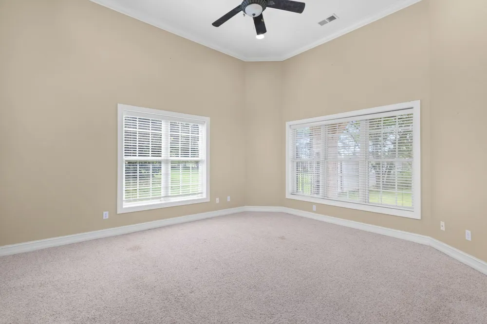 101 E Meadow Hill Dr Florence, AL 35633