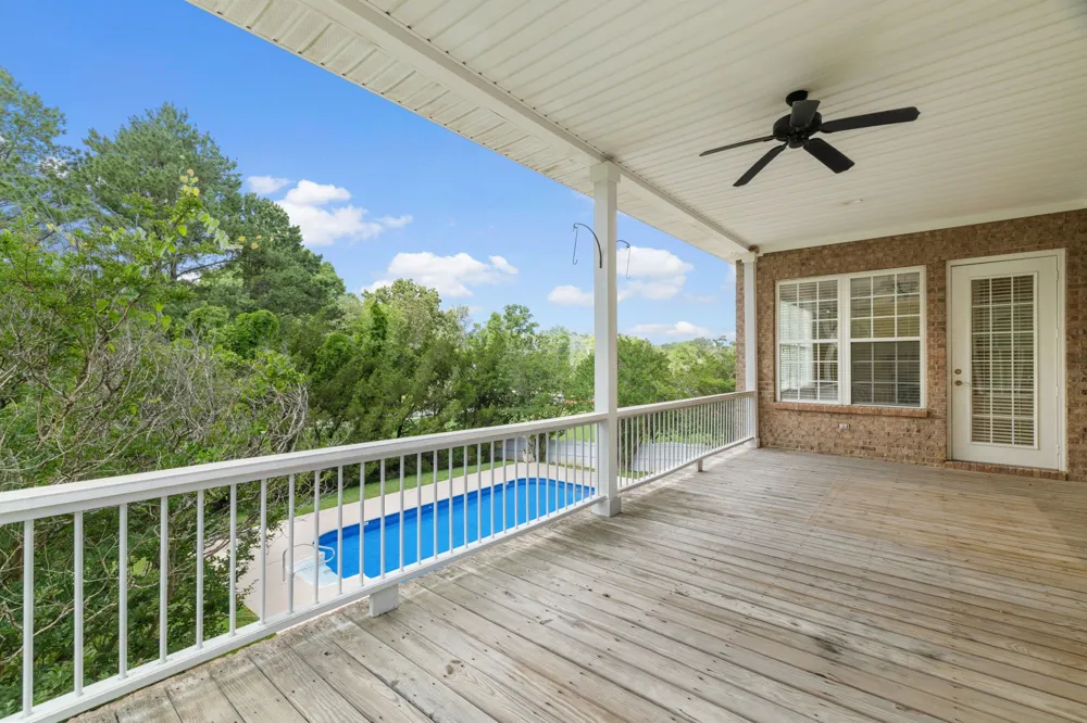 101 E Meadow Hill Dr Florence, AL 35633