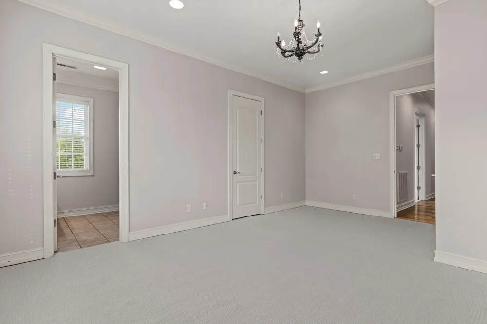 101 E Meadow Hill Dr Florence, AL 35633