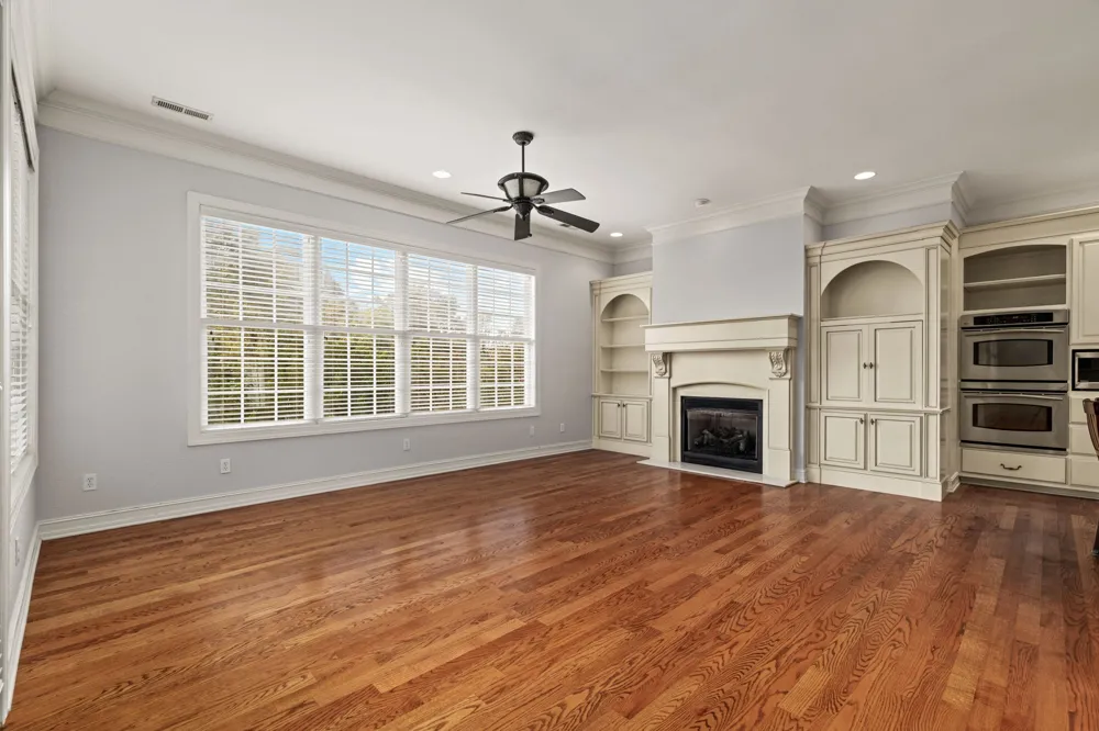 101 E Meadow Hill Dr Florence, AL 35633