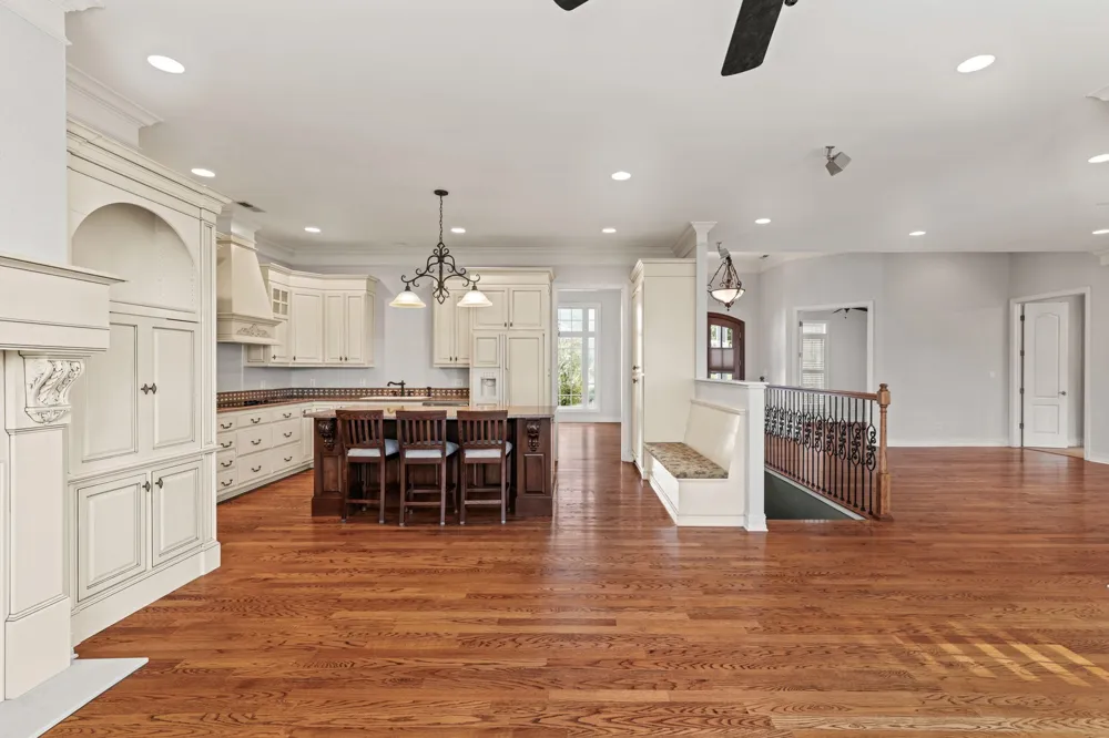101 E Meadow Hill Dr Florence, AL 35633