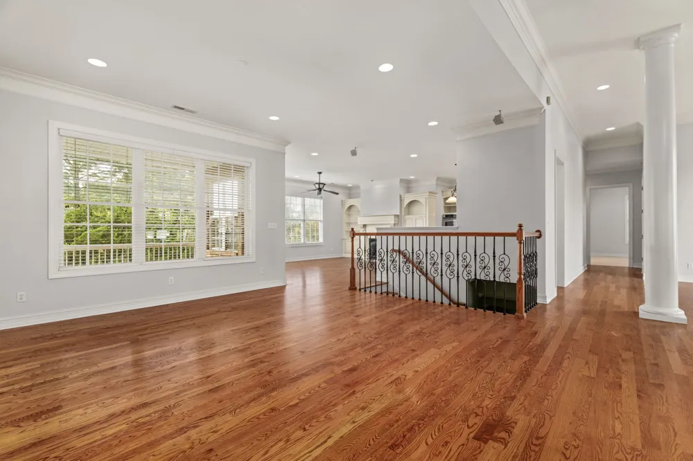 101 E Meadow Hill Dr Florence, AL 35633